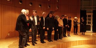 Viele Pianistinnen und Pianisten beteiligten sich am Benefizkonzert zum 75. Geburtstag von Christoph Ewers (links).