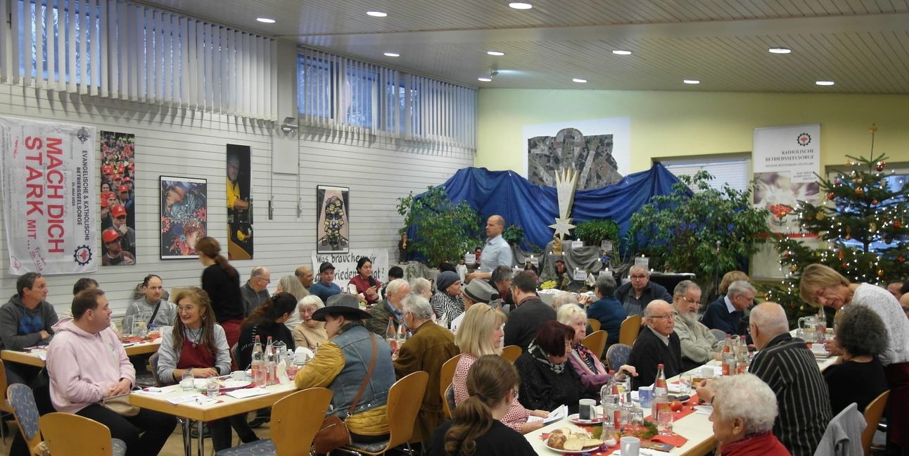 Über 90 Besuchern im Alter von 17 bis 92 Jahren sind diesmal ins Arbeiterzentrum gekommen.