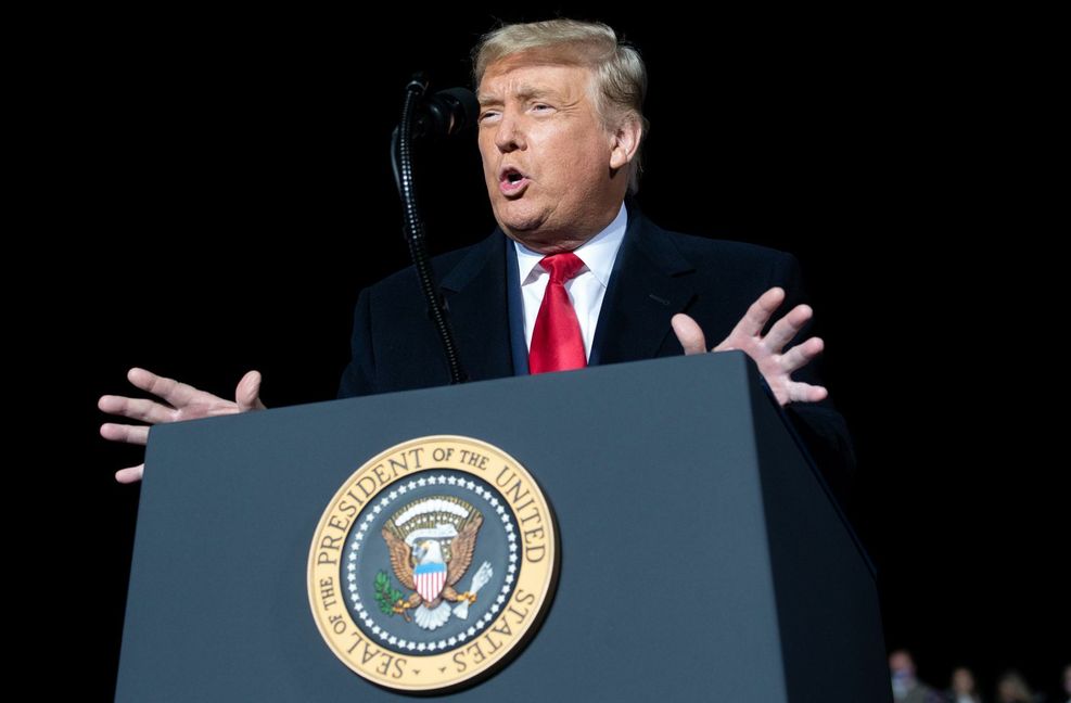 Bei seinen Wahlkampfauftritten wie hier in Erie (Pennsylvania) teilt US-Präsident Donald Trump regelmäßig gegen seinen Herausforderer Joe Biden aus.