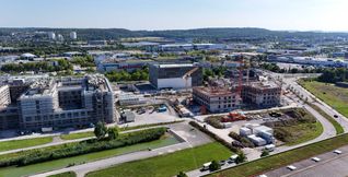 Die Kosten für die Flugfeldklinik liegen immer noch bei 802 Millionen Euro, wie Finanzreferent Björn Hinck im Kreistag versicherte.