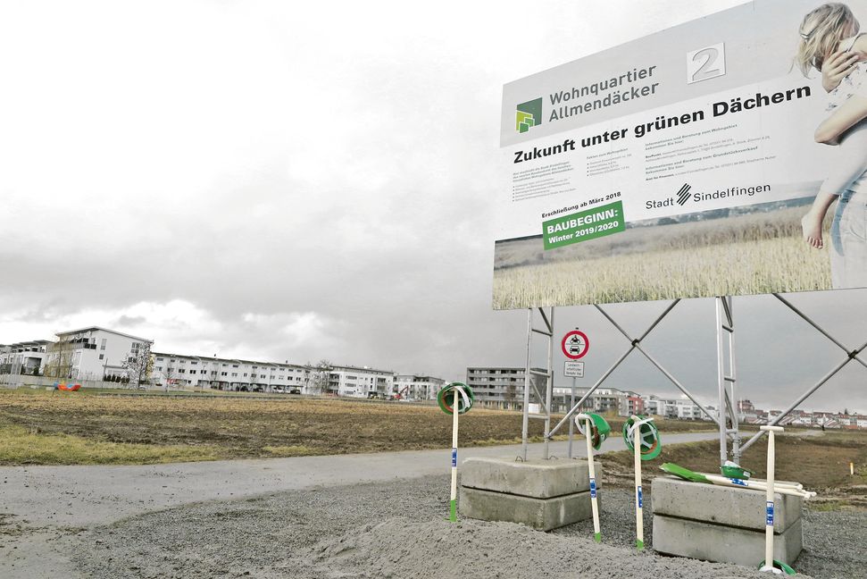 „Zukunft unter grünen Dächern“: Hier soll das Wohnquartier Allmendäcker II in Maichingen entstehen.	Bild: Groß/A