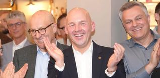 Freude bei Marc Biadacz: Der Böblinger bleibt der direkt gewählte Bundestagsabgeordnete für den Kreis Böblingen.