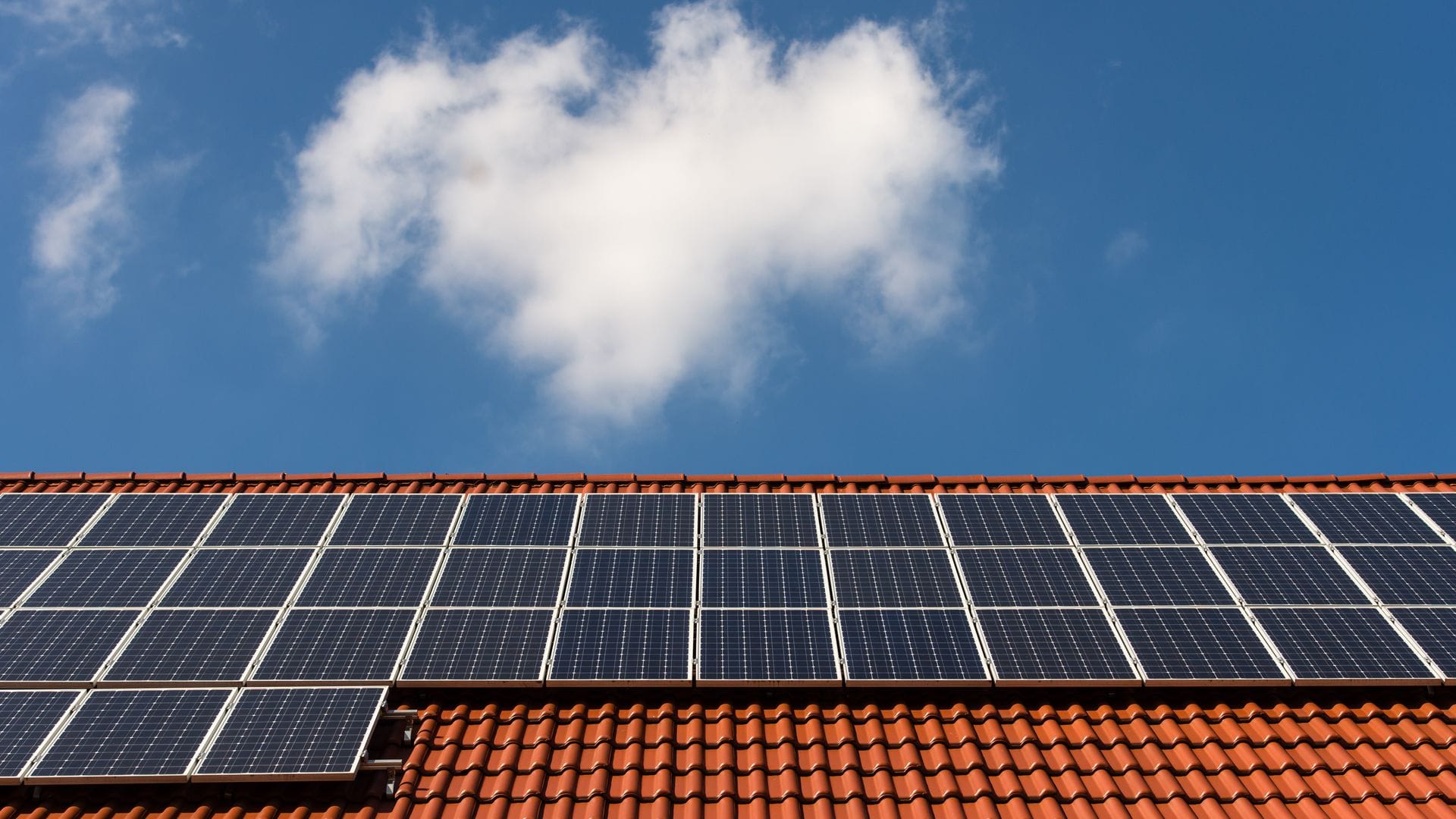 Wer sich eine neue Photovoltaikanlage anschafft, muss mit einer geringeren Vergütung rechnen. (Archivbild)