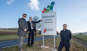 „Wir sind weiterhin top“, sagt Landrat Roland Bernhard (mitte).