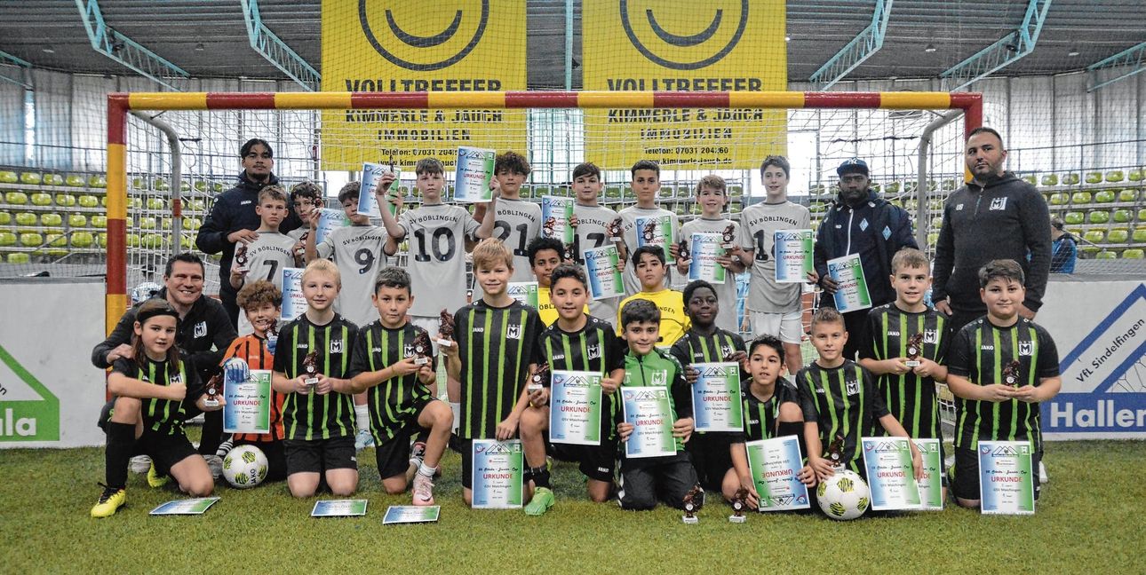 So sehen Sieger aus. Die erfolgreiche E-Jugend des GSV Maichingen (vorne) und die nicht zu schlagende D- Jugend der SV Böblingen.