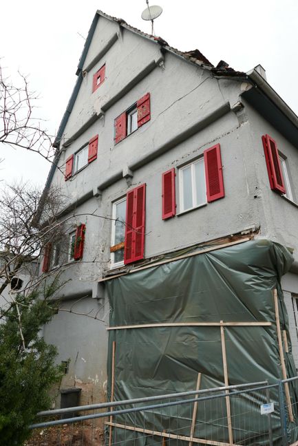 Der Anbau zu See hin ist abgebrochen.