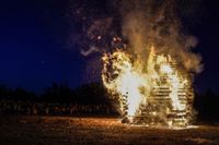 Feuerzauber, nette Leute und prima Stimmung beim Funkenfeuer in Magstadt.