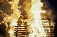 Feuerzauber, nette Leute und prima Stimmung beim Funkenfeuer in Magstadt.