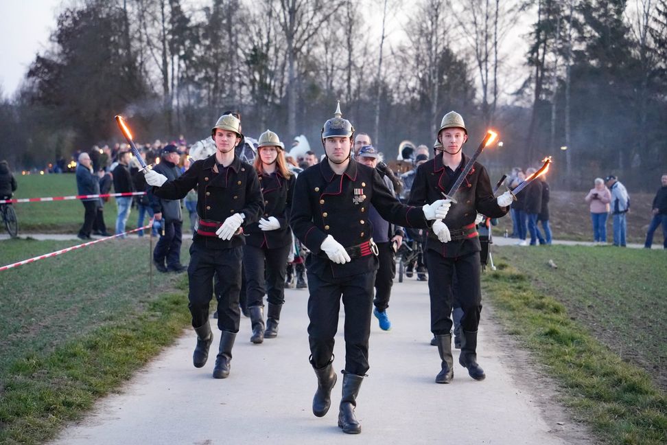 Feuerzauber, nette Leute und prima Stimmung beim Funkenfeuer in Magstadt.