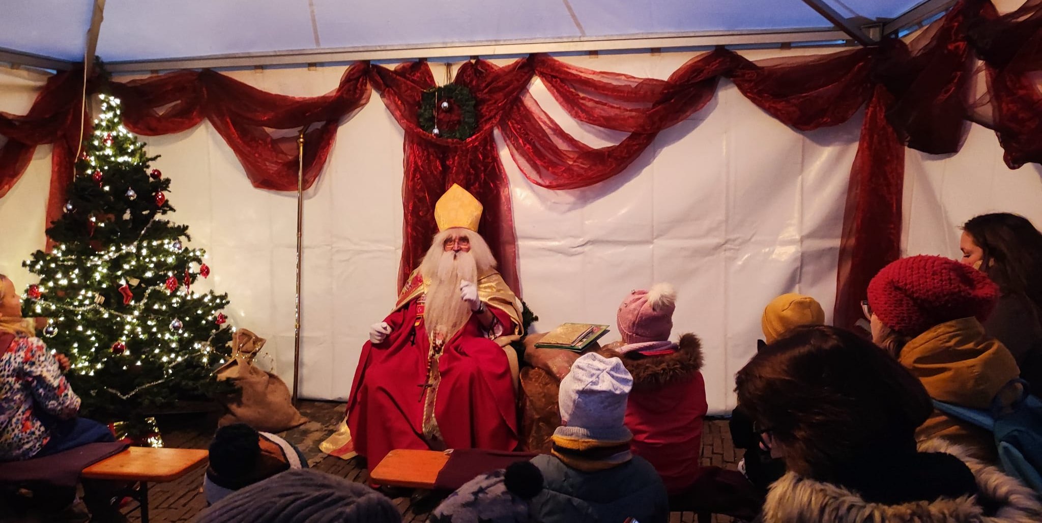 Ist es denn wirklich der echte Nikolaus, der nach Böblingen zu Besuch kommt? Vielleicht.