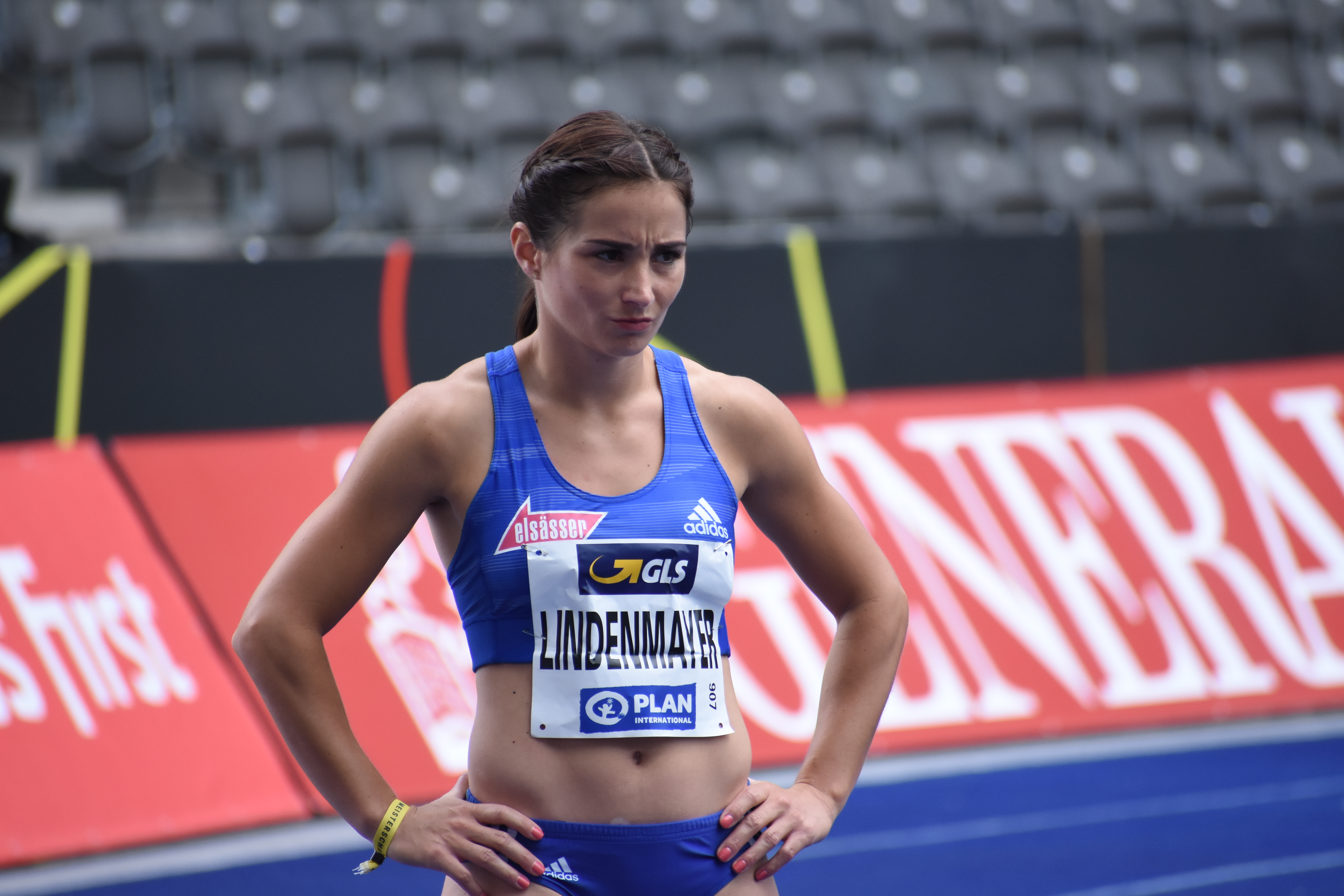 Sabrina Lindenmayer beim Halbfinale um die Deutsche Meisterschaft im Berliner Olympiastadion. Das war ihr letztes Rennen. Bild: Drechsel