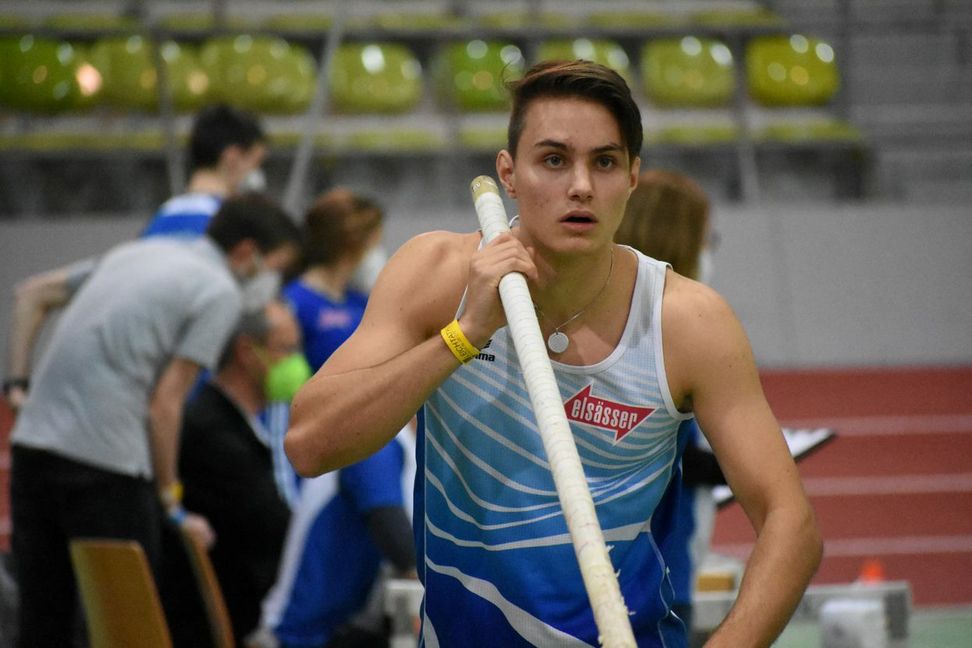 Dritter in der U20-Weltrangliste: Der Sindelfinger Stabhochspringer Marec Metzger. Bild: Drechsel