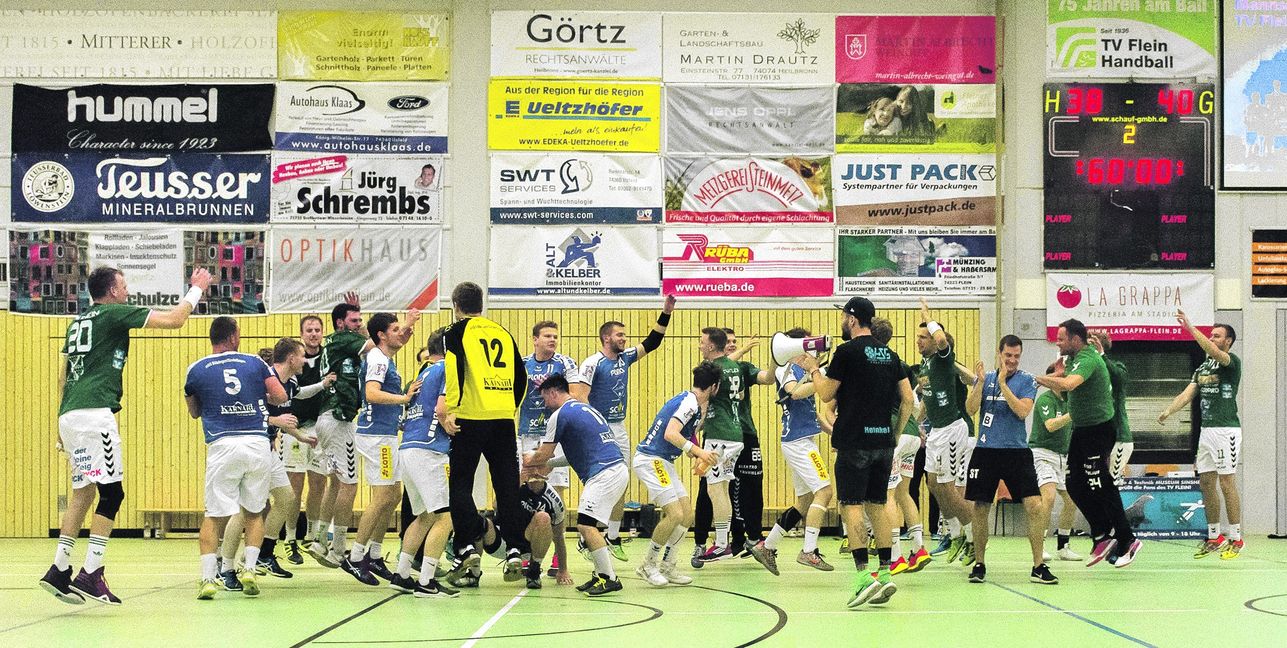 Aufsteigen macht Spaß: Am 12. Mai feierten die HSG Böblingen/Sindelfingen und der TV Flein gemeinsam. Beide Teams hatten schon vor dem abschließenden Relegationsspiel den Sprung in die Württemberg-Liga geschafft. Bald könnten viele Karten wieder neu gemischt werden. Bild: z/A