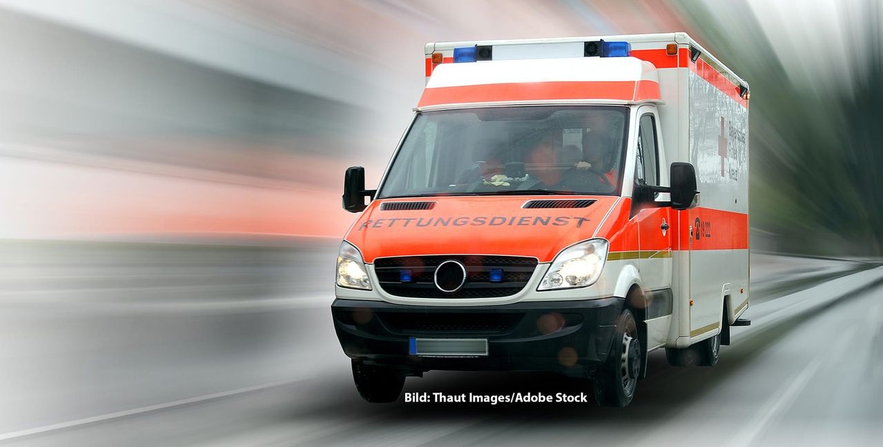 Eine 52-Jährige prallte gegen die Bustür.
Bild: Adobe Stock