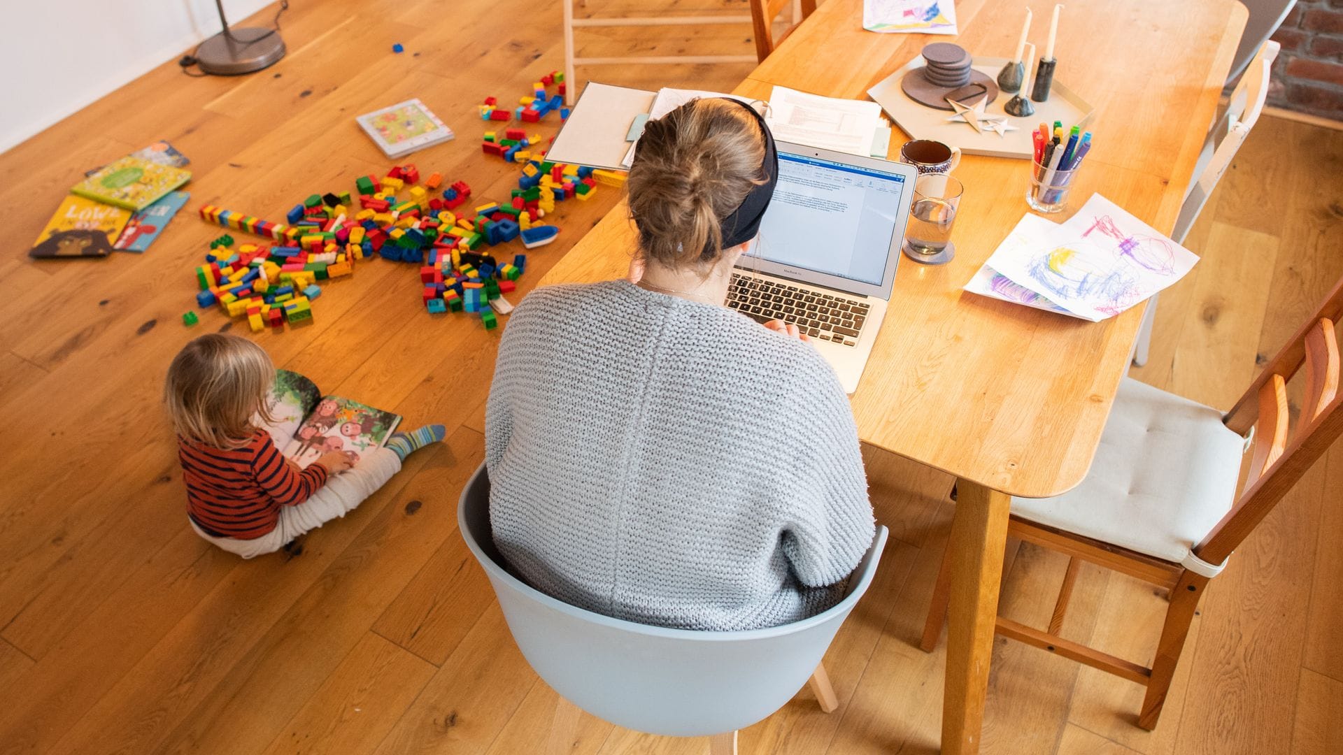 Die Grünen fordern das Recht auf Homeoffice. Um Famile und Beruf unter einen Hut zu bringen, sei das gerade für Frauen wichtig. (Archivbild)