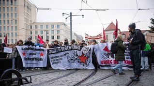 Schülerinnen und Schüler in Baden-Württemberg protestieren gegen das neue Wehrdienstgesetz.