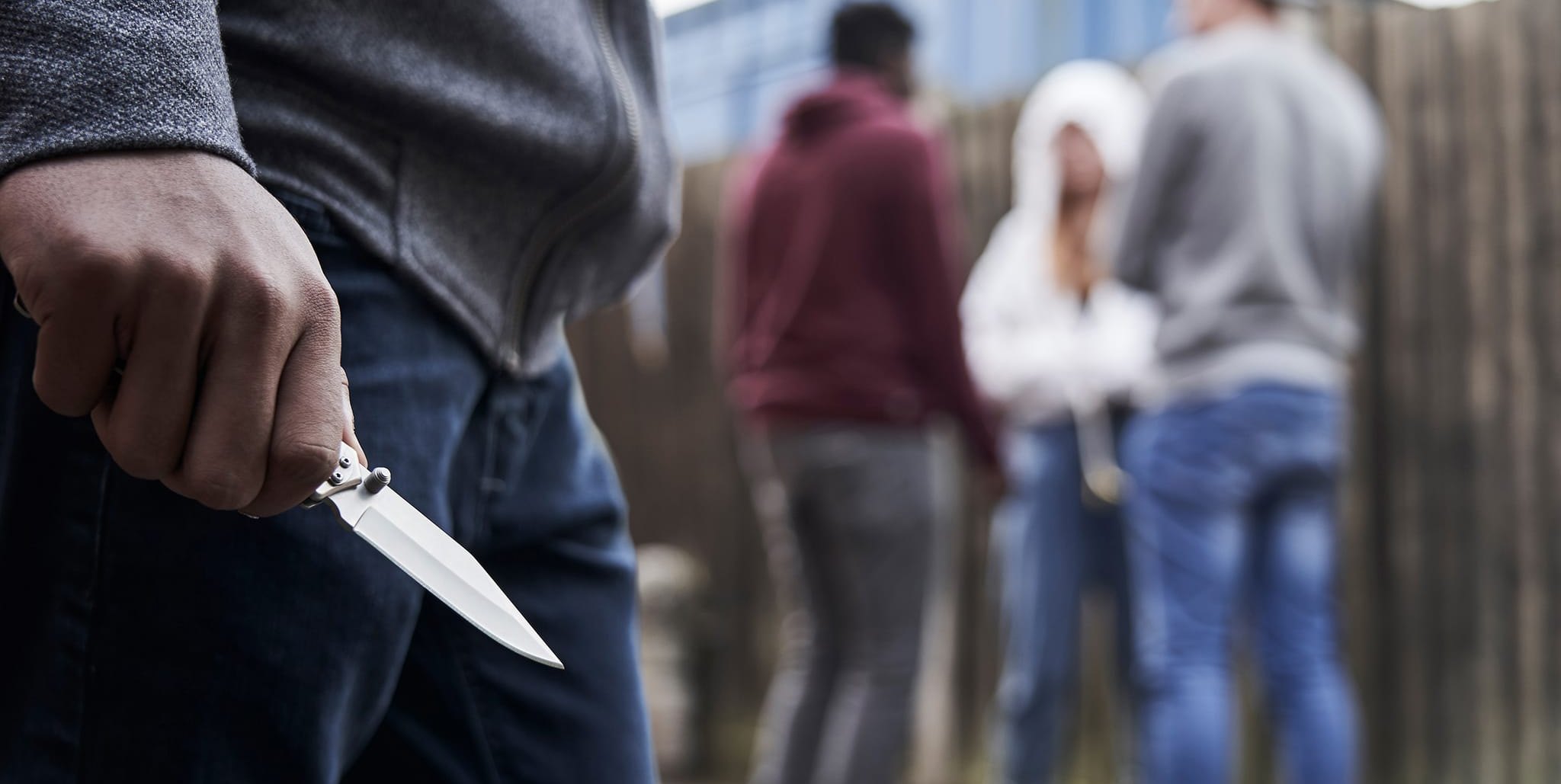 Der aggressive 44-Jährige hatte rund 16, Promille und wurde in eine psychiatrische Einrichtung gebracht.