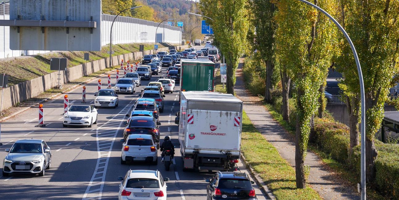 Stau auf der Mahdentalstraße.