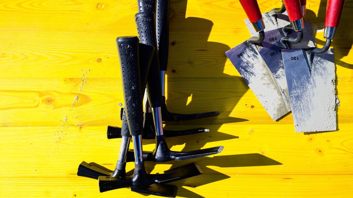 Jedes fünfte Mittelstandsunternehmen hat laut einer Umfrage Stellen abgebaut. Besonders stark ist der Stellenabbau demnach im Baugewerbe. (Symbolbild)