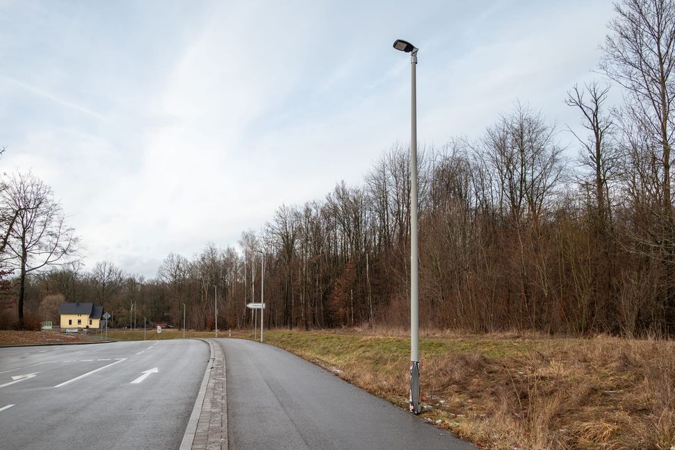 Das künftige Rettungszentrum soll rechts von der Straße in Richtung Bahn und Unterführung der Bühlallee entstehen. Bild: Nüßle