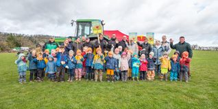 Gemeinsam für die Aktion "Schönaich blüht auf".