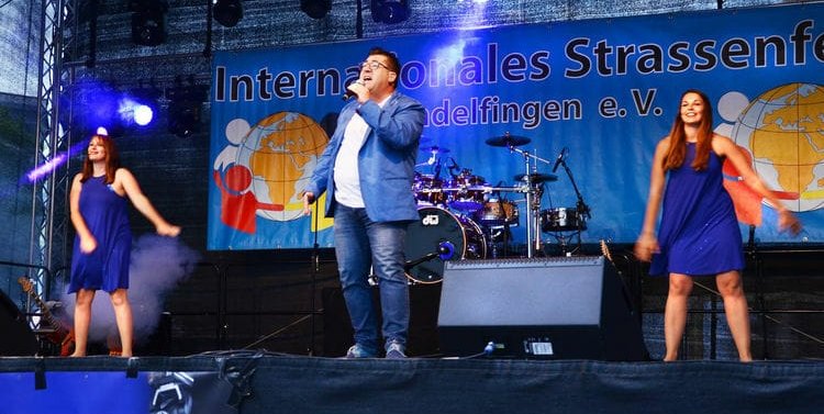 Mario Marinosingt bei der Italo-Nacht.