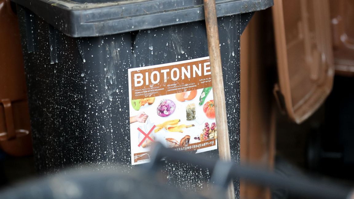 Was darf rein, was nicht? Auf keinen Fall Plastik, Glas, Alufolie und Konservendosen.