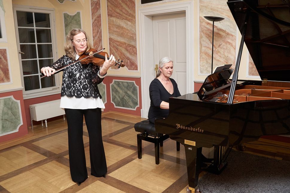 Bettina Kriegbaum und Anja Breuer spielten im Maltesersaal.