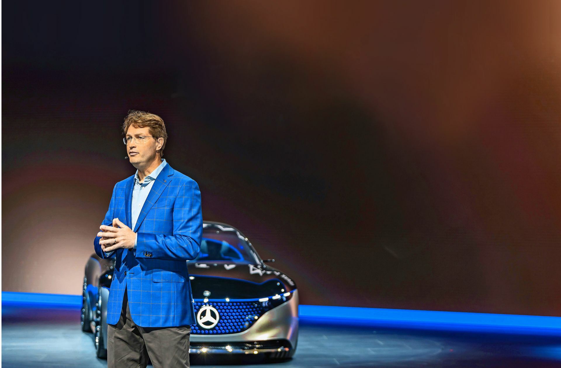 Mercedes-Chef Ola Källenius hat das Unternehmen auf eine Luxusstrategie festgelegt, an der Händler nun massive Kritik üben.