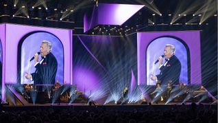 Roland Kaiser mit bombastischer Bühnenshow in der Stuttgarter Schleyerhalle