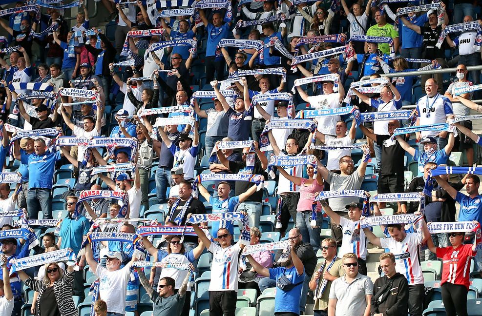 Szenen wie aus Rostock vom vergangenen Wochenende dürfen sich nicht wiederholen.