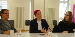 Diakon Johannes Söhner, Bürgermeisterin Anna Walther und Pfarrerin Lena Warren.