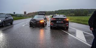 Der Peugeot und der Audi waren nicht mehr fahrbereit.