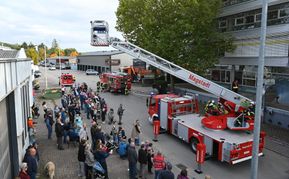 Großes Interesse an der Jahreshauptübung der Magstadter Feuerwehr in der Blumenstraße.