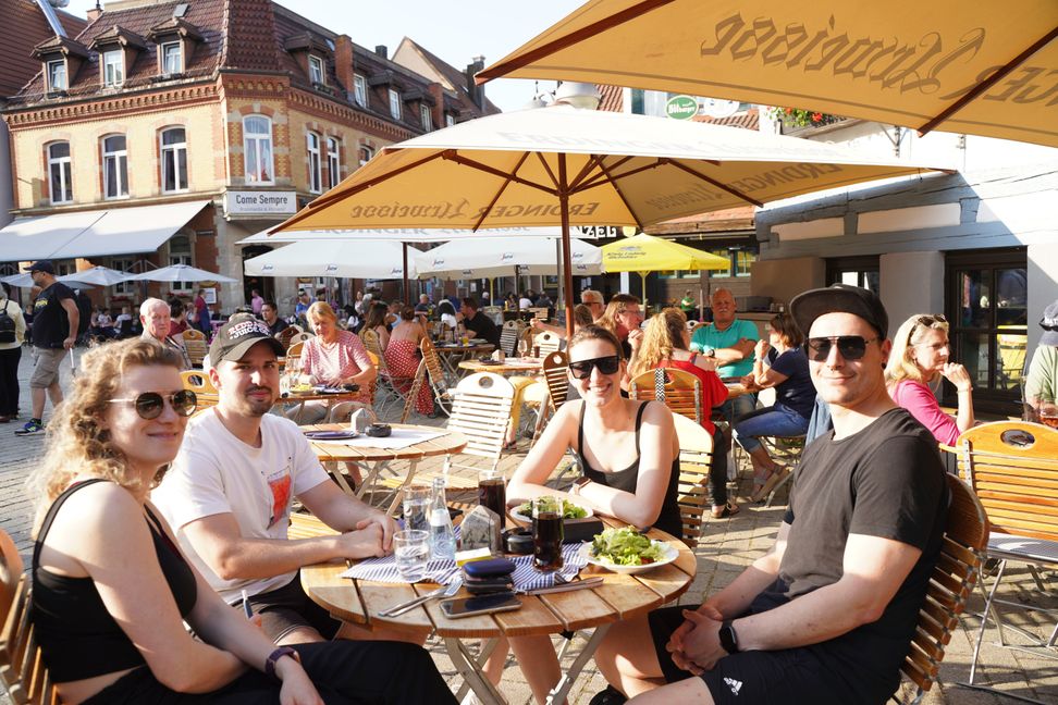 Sommer, Sonne, Wettbachplatz: So lässt es sich aushalten. Bild: Dettenmeyer