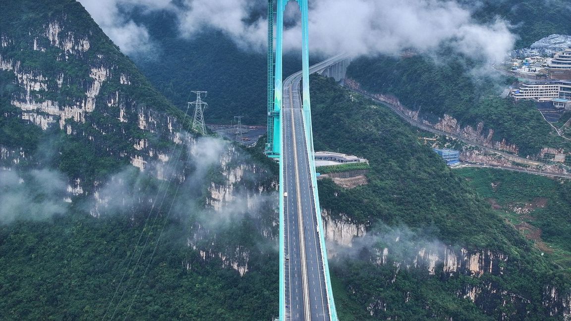 Die Huajiang Grand Canyon Bridge erreicht laut chinesischen Staatsmedien eine Höhe von bis zu 625 Metern.