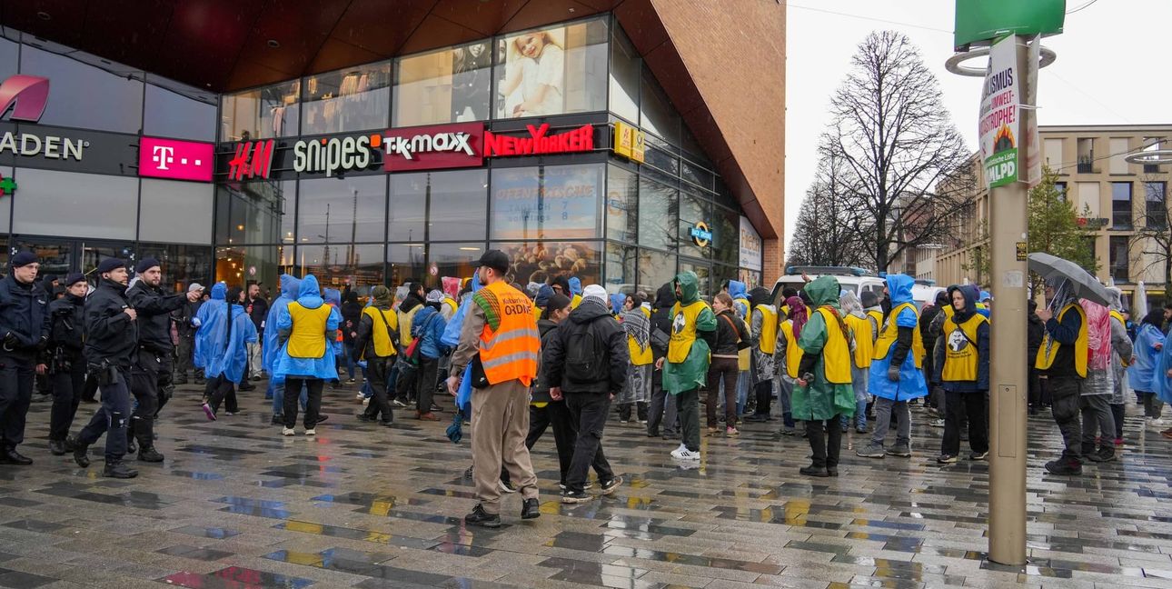 Vom Bahnhof Böblingen und den Mercaden aus zogen die Demonstranten nach Sindelfingen.