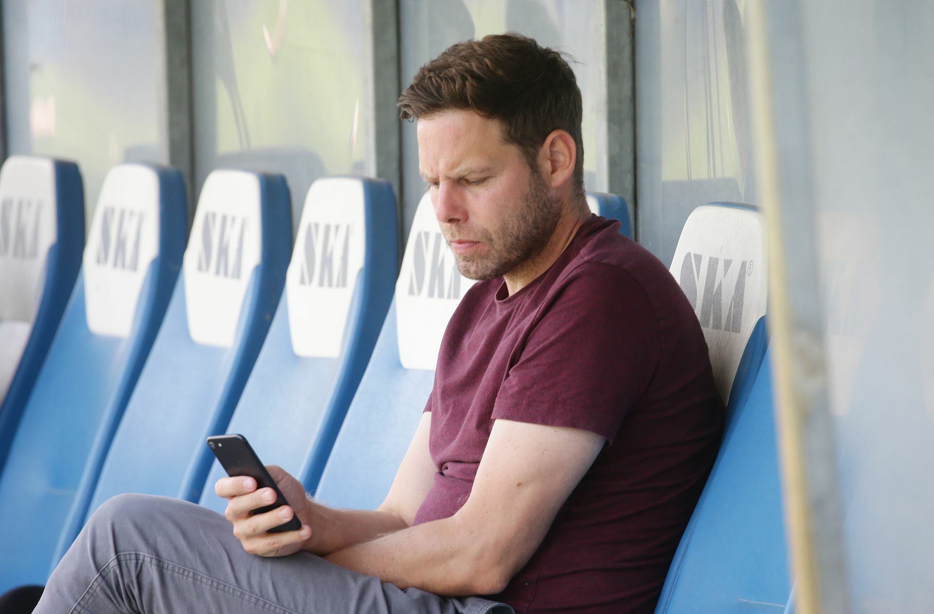 Christian Werner bringt dem FC Nöttingen viel Respekt entgegen: „Das ist eine individuell sehr stark besetzte Mannschaft, die jedem Gegner weh tun kann“, sagt der Sportdirektor des SGV Freiberg. Er betont  aber auch: „Die Aufgabe der Kickers in Dorfmerkingen wird kein Stück leichter.“ Sein eigenes Team, das nur ein einziges Oberligaspiel in dieser Saison verloren hat (0:1 gegen die Stuttgarter Kickers),  sieht er als „extrem gefestigt“ an. „Wenn man aufsteigen will, muss man in Nöttingen gewinnen, und ich bin überzeugt, dass wir den Direktaufstieg packen. Die Kickers und wir hätten es beide verdient, in der kommenden Saison in der Regionalliga zu spielen.“ Werner selbst will sich zu  seiner sportlichen  Zukunft nach dem letzten Spieltag äußern. Er wird bei Drittligist SV Waldhof Mannheim als Leiter der Scouting-Abteilung hoch gehandelt.
