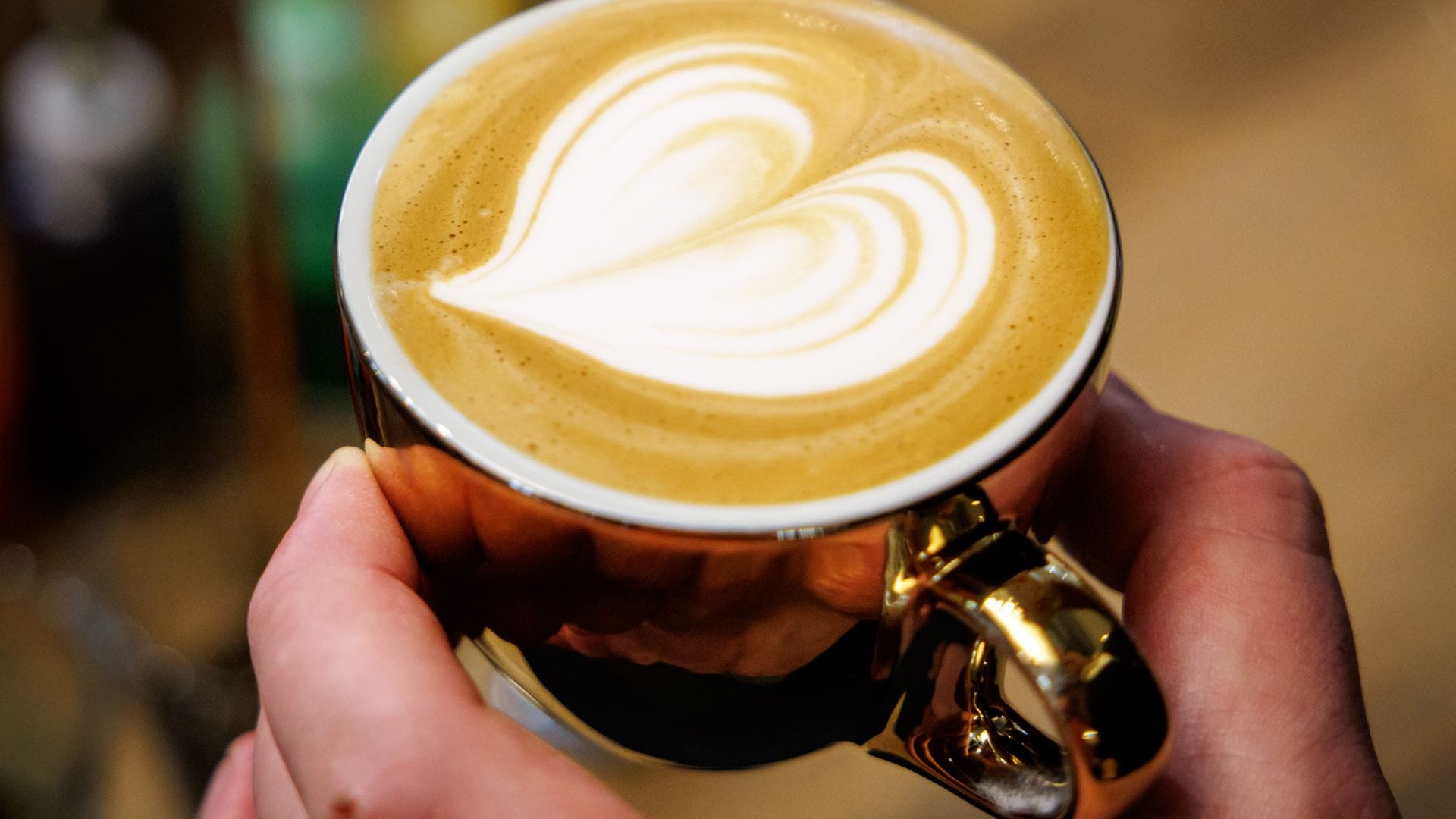 Von vielen gerne regelmäßig getrunken: der Cappuccino. (Archivbild)