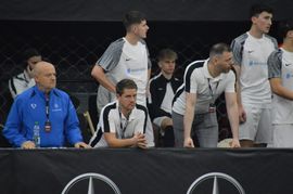 Chefcoach Michael Sattler, flankiert von seinen Co-Trainern Jürgen Digeser (links) und Jacek Bednarz, sehnt den Titel mit dem Werk Sindelfingen herbei.