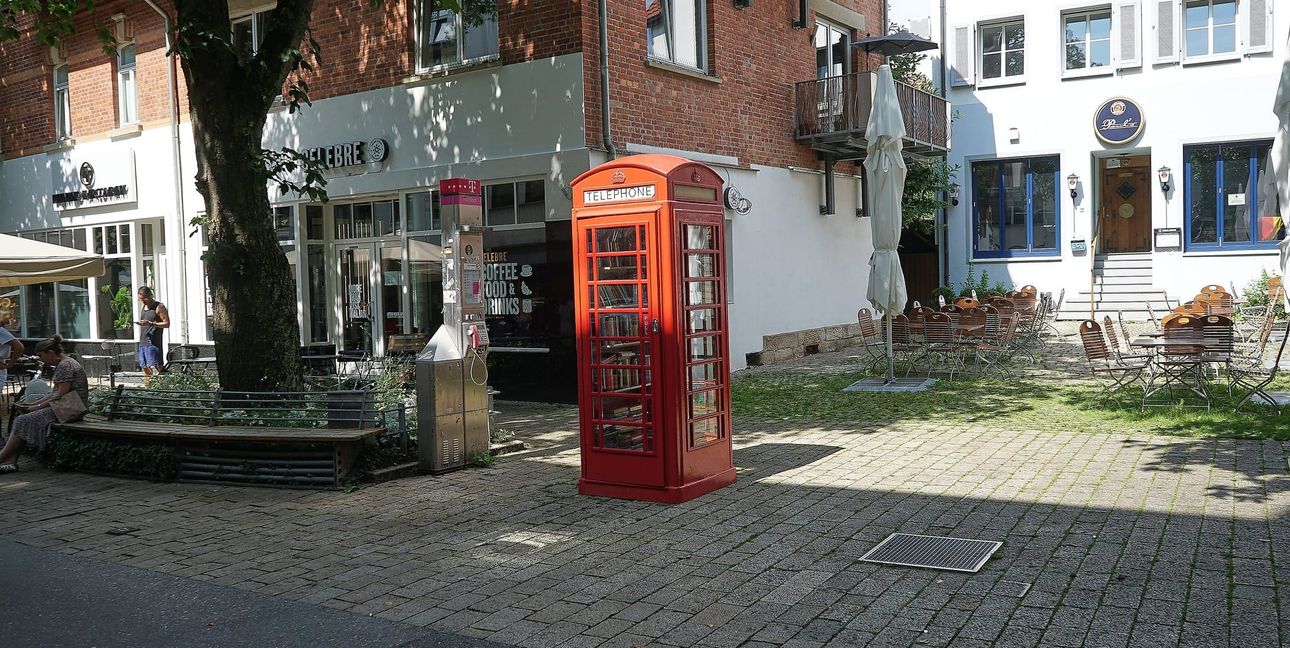 Die englische Telefonzelle am neuen Standort Untere Vorstadt.