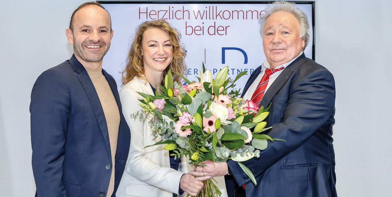 Nach dem Ruhestand des Gründers Andreas Stühler (rechts) übernehmen Dankwart Hutter und Christine Weber die Leitung.