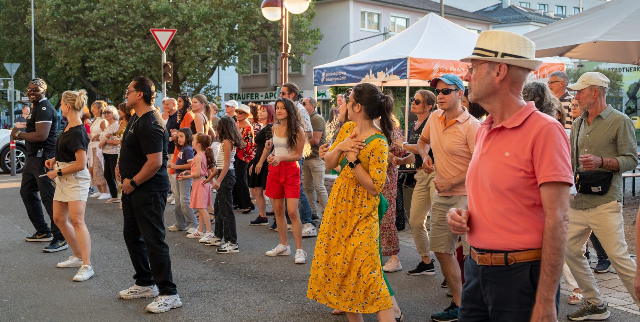 Rhythmus im Blut, der letzte Salsa-Abend in diesem Jahr lockte wieder viele Tänzer an.