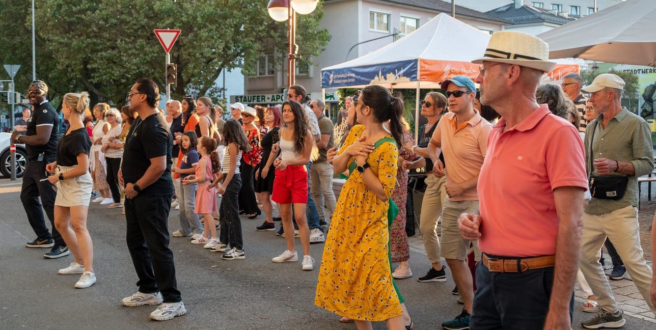 Rhythmus im Blut, der letzte Salsa-Abend in diesem Jahr lockte wieder viele Tänzer an.