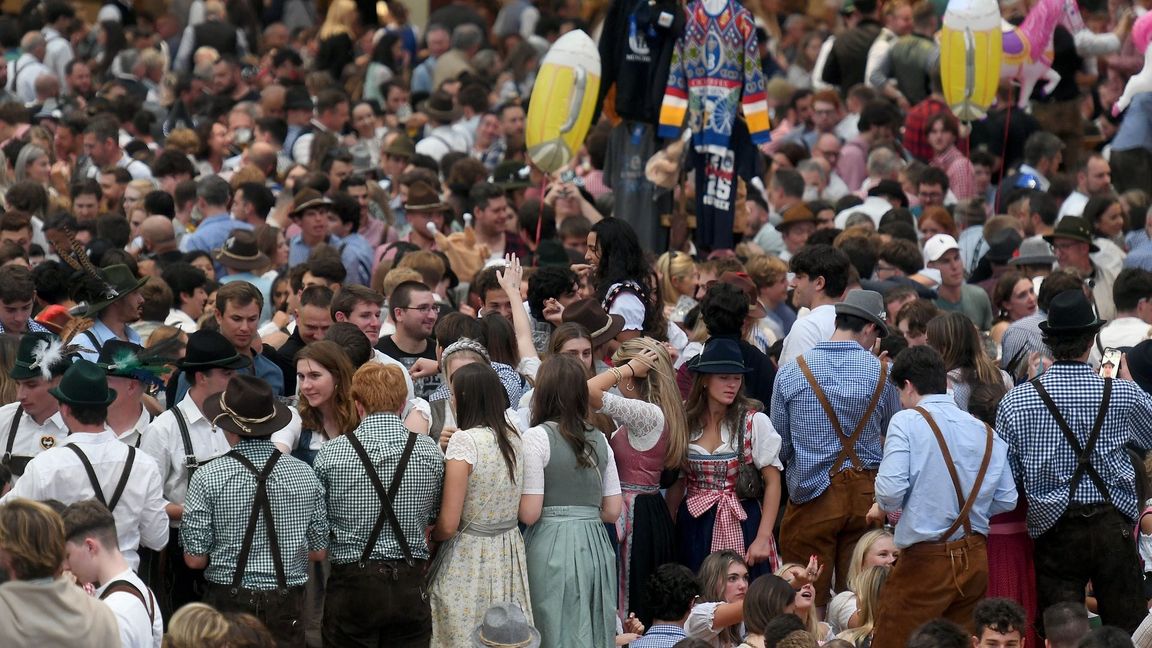 Der guten Stimmung in den Zelten tat die vorübergehende Schließung keinen Abbruch.