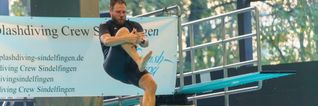 Splashdiving im Sindelfinger Hallenbad.