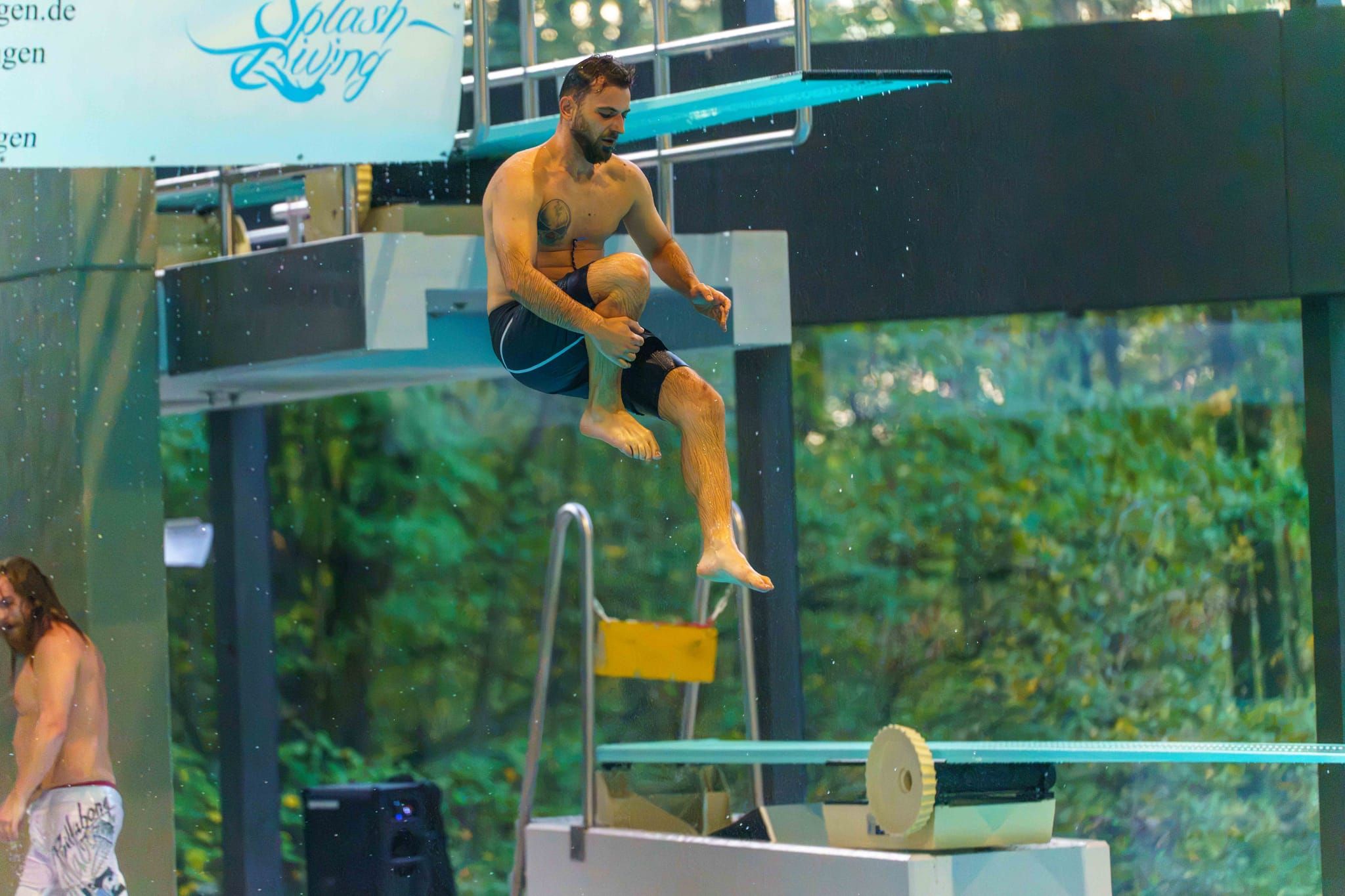 Splashdiving im Sindelfinger Hallenbad.