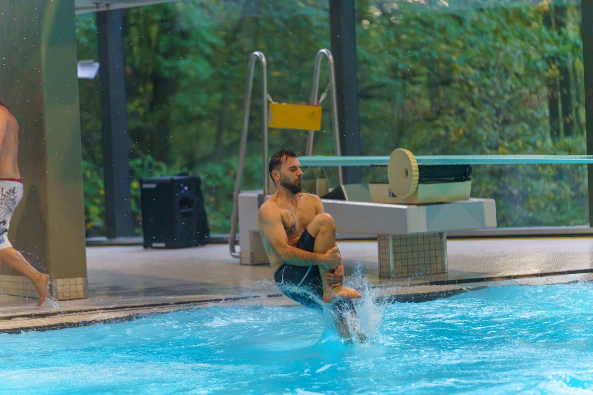 Splashdiving im Sindelfinger Hallenbad.