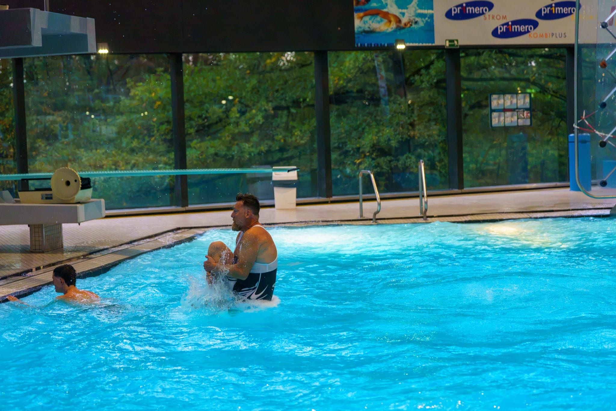 Splashdiving im Sindelfinger Hallenbad.