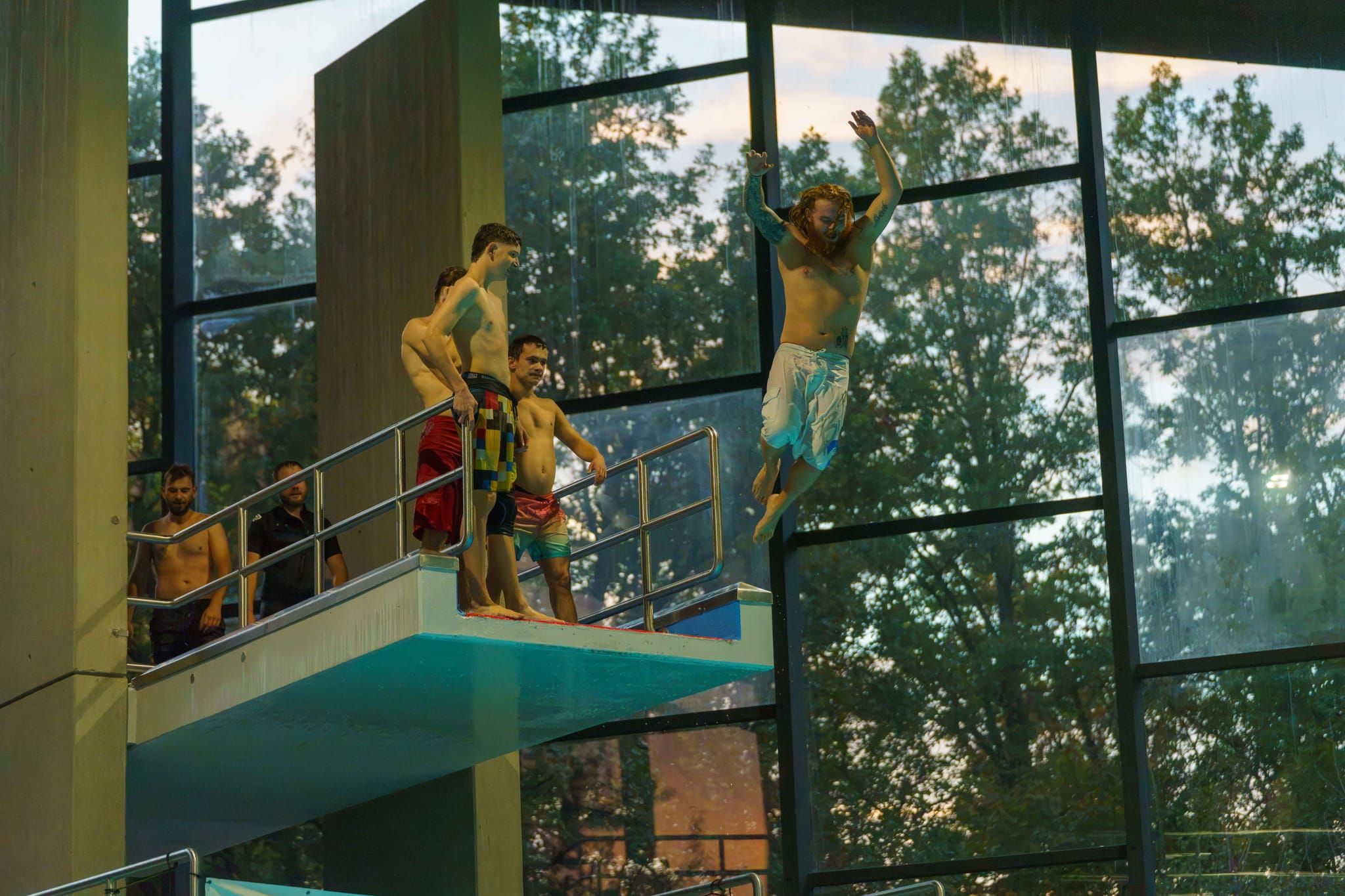 Splashdiving im Sindelfinger Hallenbad.
